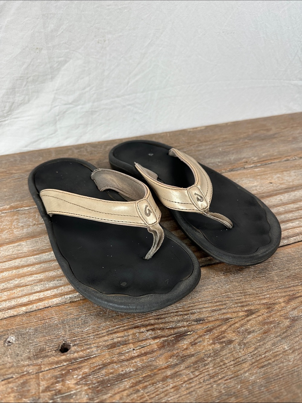 OluKai Metallic Gold Leather Thong Sandals with Black Footbed